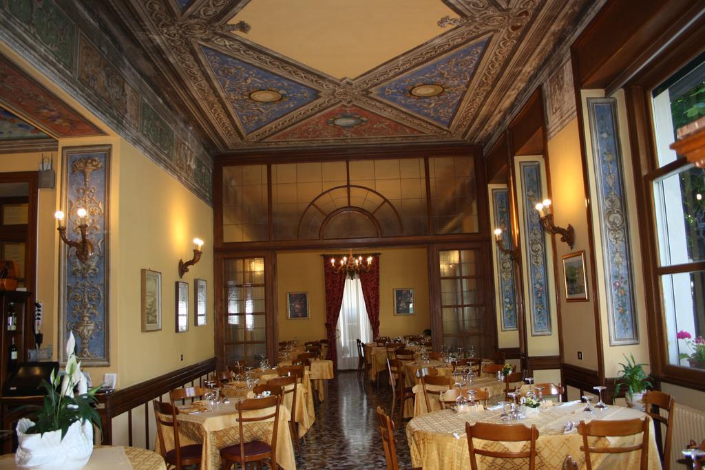 Hotel Vapore Торно Екстер'єр фото