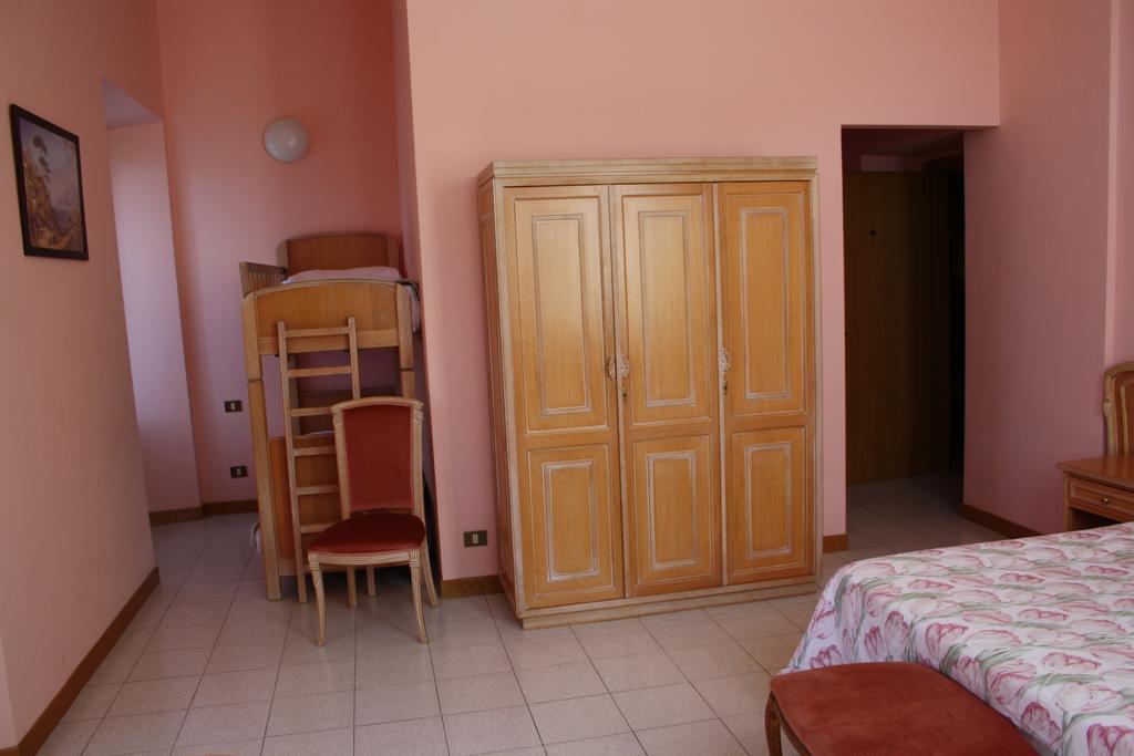 Hotel Vapore Торно Екстер'єр фото