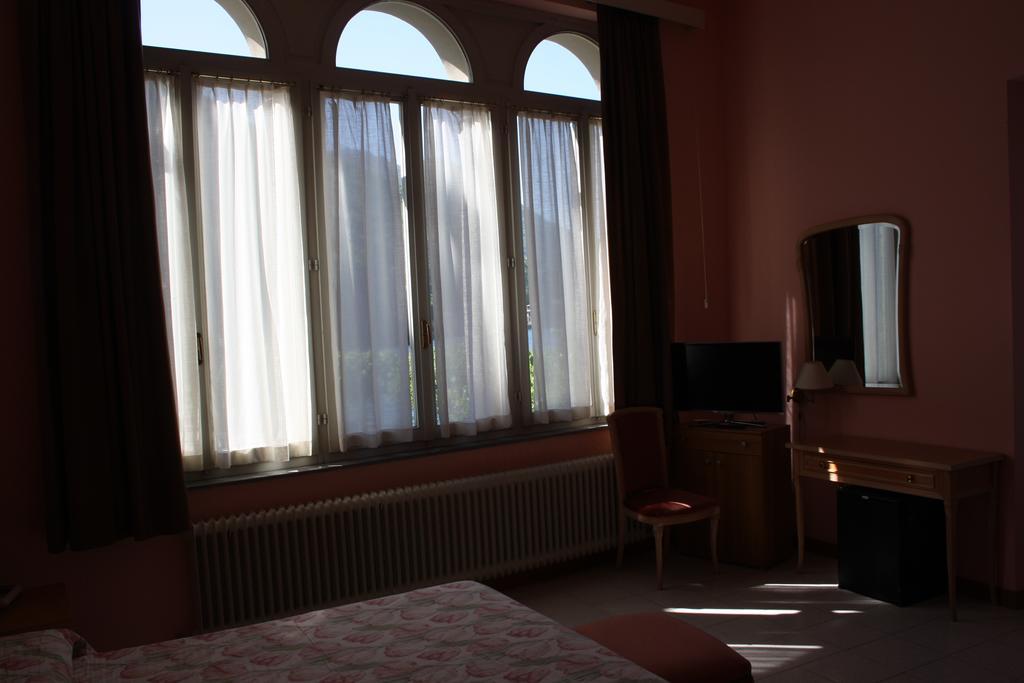 Hotel Vapore Торно Екстер'єр фото