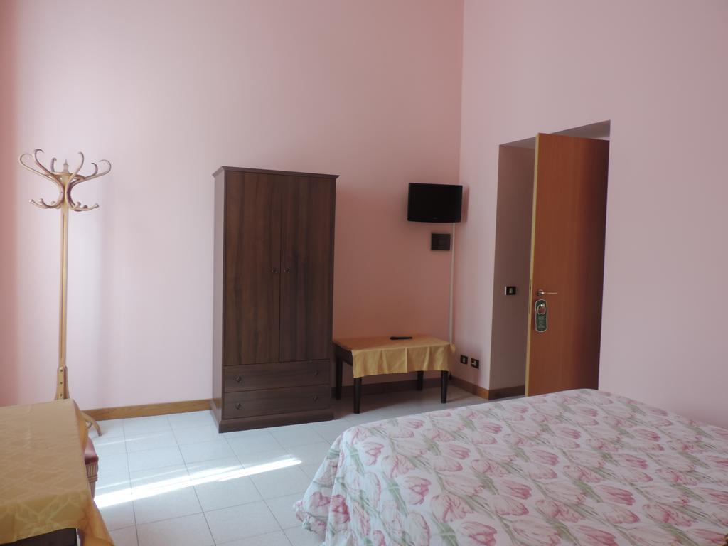Hotel Vapore Торно Екстер'єр фото