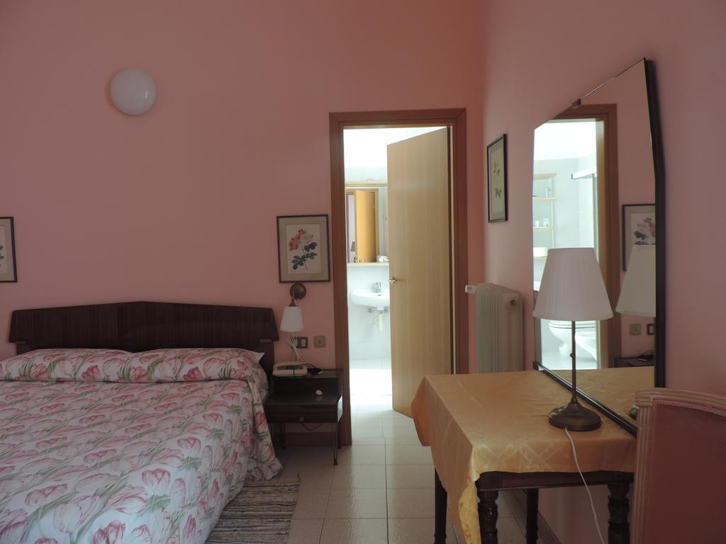 Hotel Vapore Торно Екстер'єр фото
