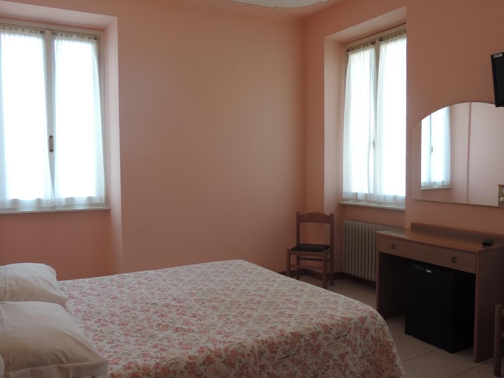 Hotel Vapore Торно Екстер'єр фото