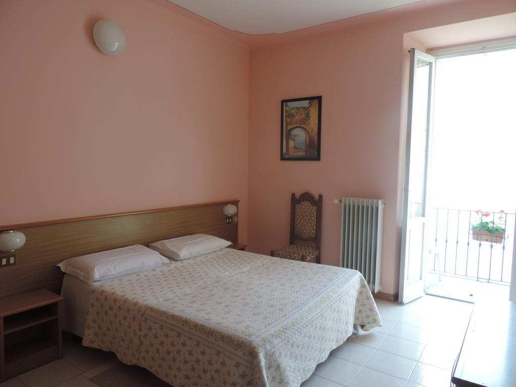 Hotel Vapore Торно Екстер'єр фото